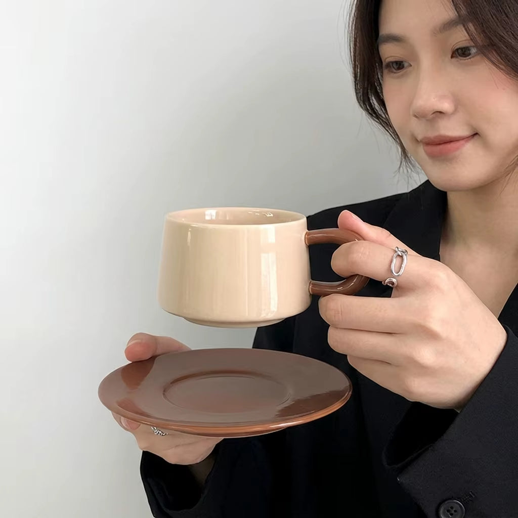 Wholesale Nordic Food Grade Ceramic Coffee Cups Saucer Set 250Ml Porcelain Beige Striped Pattern Dishwasher Microwave Safe Gift